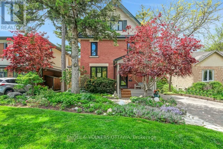 618 EDISON AVENUE, Ottawa, Ontario K2A1V7