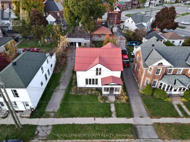 34 WILLIAM STREET E, Smiths Falls, Ontario K7A1C4