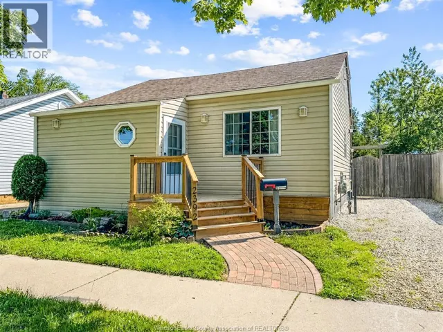 2392 LOUIS, Windsor, Ontario N8W2B8