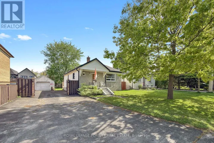 31 BURLINGAME ROAD, Toronto (Alderwood), Ontario M8W1Y7