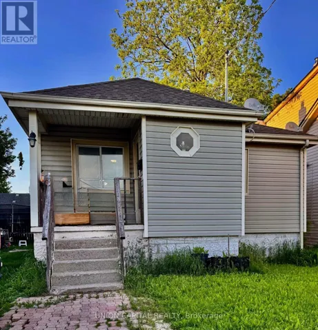 16 CUMMING STREET, St. Catharines (Western Hill), Ontario L2S1H7