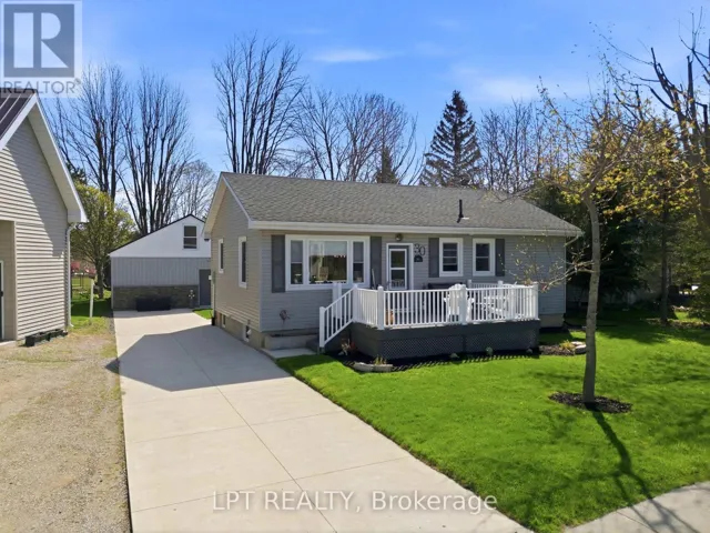 30 SAUBLE RIVER ROAD, Lambton Shores (Grand Bend), Ontario N0M1T0