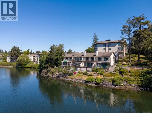3 67 Gorge Rd W, Saanich, British Columbia V9A1L9