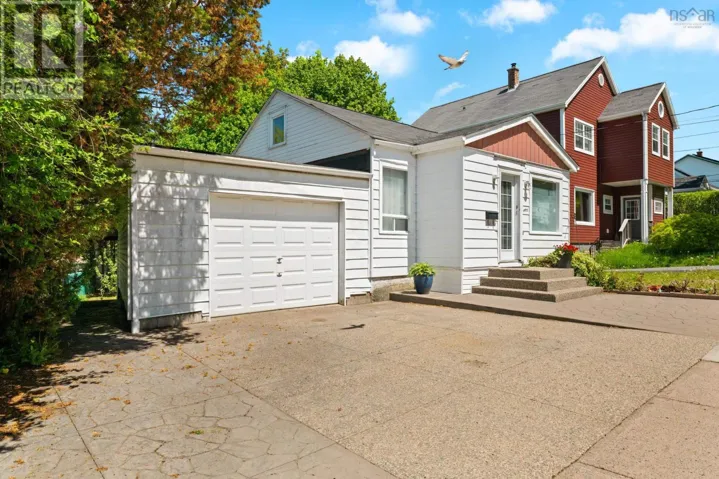 6477 Roslyn Road, Halifax, Nova Scotia B3L2M6