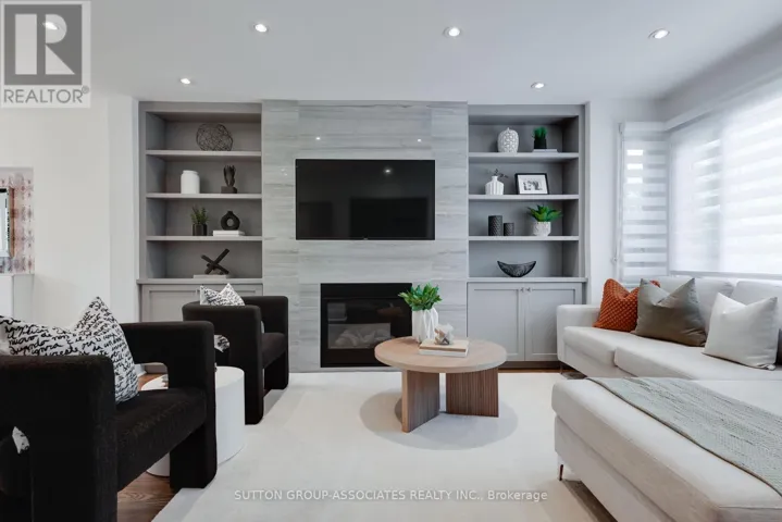 8 DUNDURN CRESCENT, Toronto (Humewood-Cedarvale), Ontario M6C1H5
