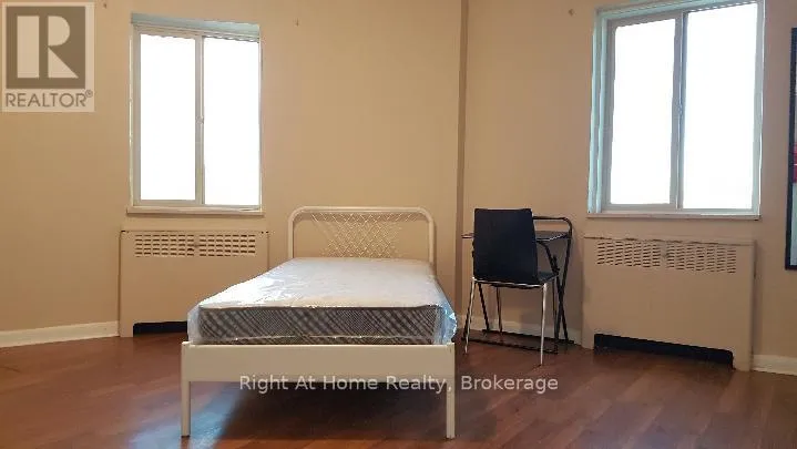 2998 TECUMSEH ROAD E, Windsor, Ontario N8W1G5