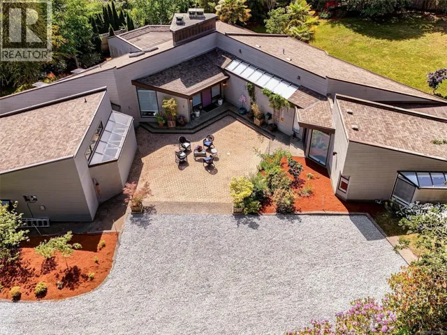 596 Towner Rd, North Saanich, British Columbia V8L5L8