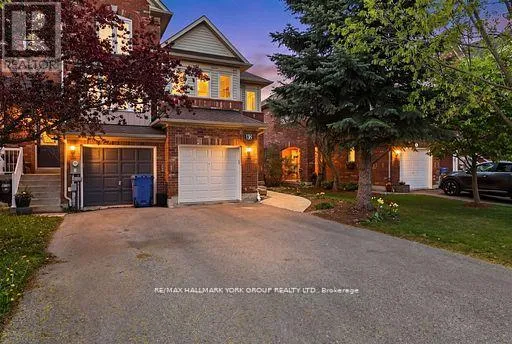 82 BAYWELL CRESCENT, Aurora (Bayview Wellington), Ontario L4H7N4
