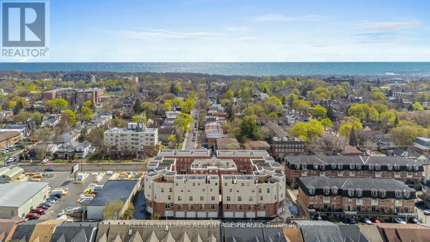 34 FAIRHEAD MEWS, Toronto (East End-Danforth), Ontario M4E3Y4