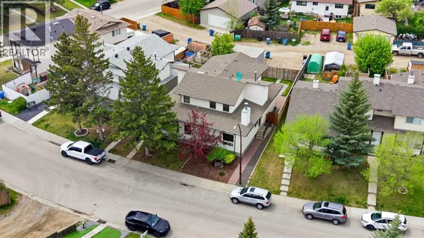 85 Cedarwood Hill SW, Calgary, Alberta T2W3H4