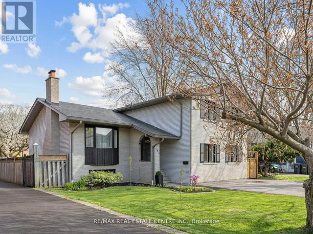 592 MONTBECK CRESCENT, Mississauga (Port Credit), Ontario L5G1N8