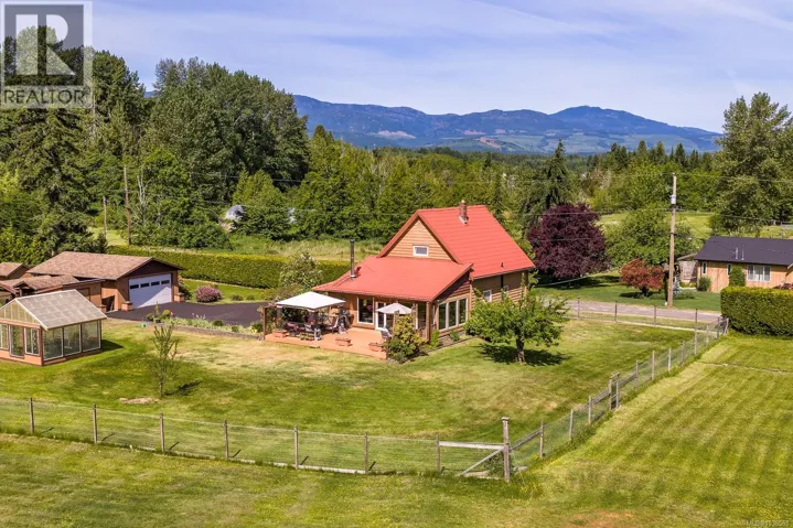 2924 Baird Rd, Courtenay, British Columbia V9N9N6