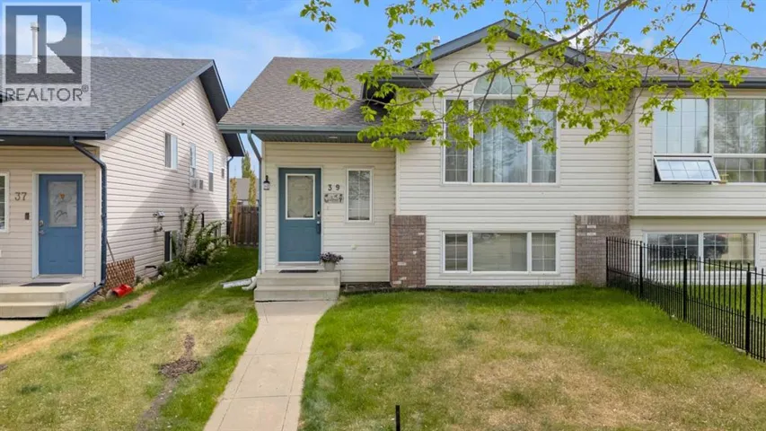 39 Old Boomer Road, Sylvan Lake, Alberta T4S1Z1