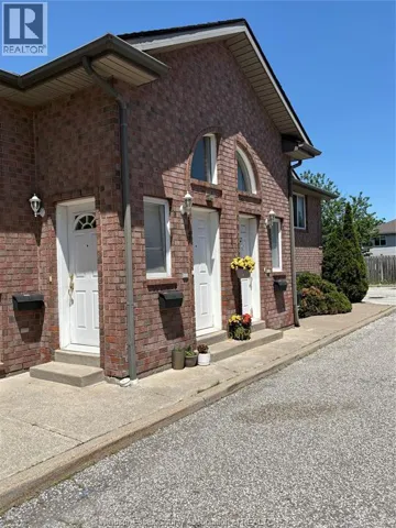 2290 DAYTONA AVENUE, Windsor, Ontario N9B3Y2