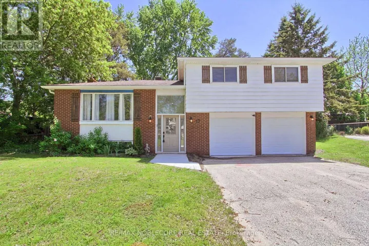 17 LARKDALE CRESCENT, Essa (Angus), Ontario L0M1B0