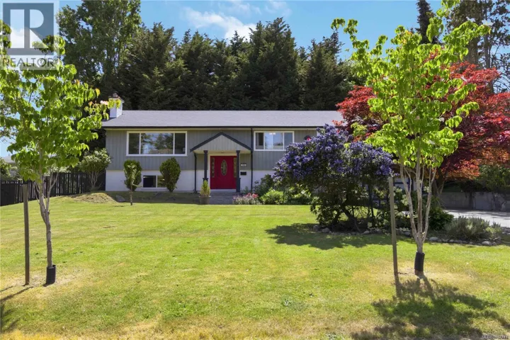 1909 Ferndale Rd, Saanich, British Columbia V8N2Y4