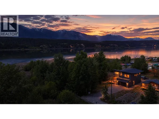 4615 Rowan Street, Windermere, British Columbia V0B2L2