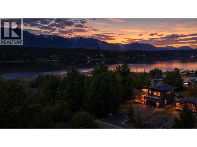 4615 Rowan Street, Windermere, British Columbia V0B2L2