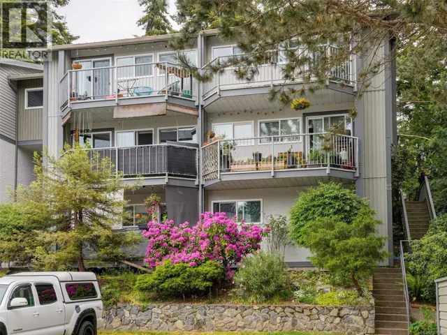 518 Carnation Pl, Saanich, British Columbia V8Z6G6