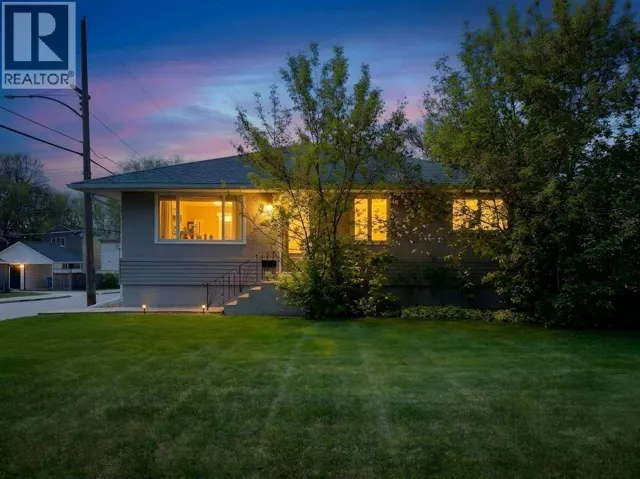 2203 9 Avenue NW, Calgary, Alberta T2N1E8