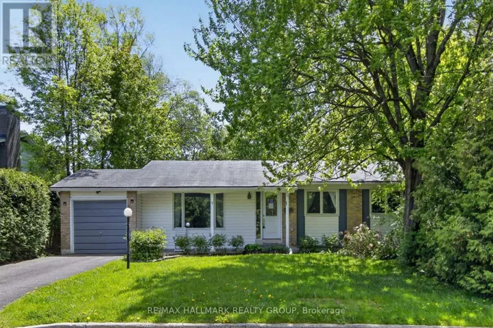 41 PARKMOUNT CRESCENT, Ottawa, Ontario K2H5T3