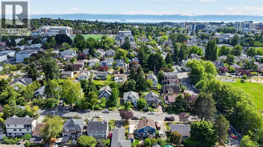 1215 Queens Ave, Victoria, British Columbia V8T1N1