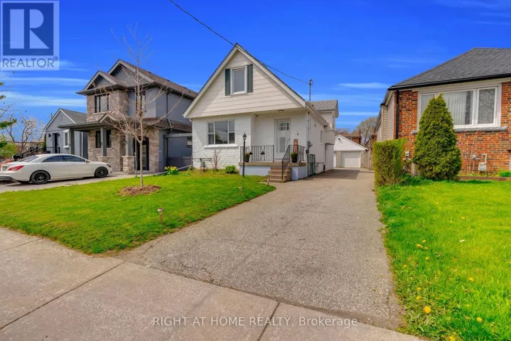 6 VANBRUGH AVENUE, Toronto (Birchcliffe-Cliffside), Ontario M1N3S7