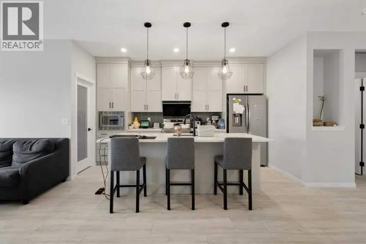 22 Edith Manor NW, Calgary, Alberta T3R1Y7