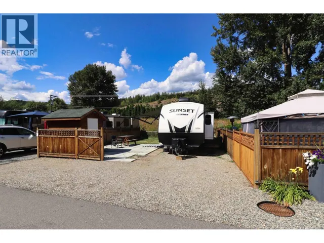 26 Cottonwood Drive, Lee Creek, British Columbia V0E1M4
