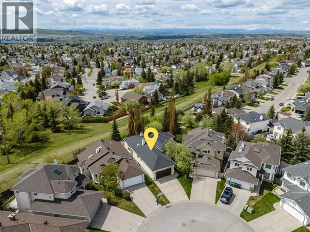 121 Scenic View Bay NW, Calgary, Alberta T3L1Z7