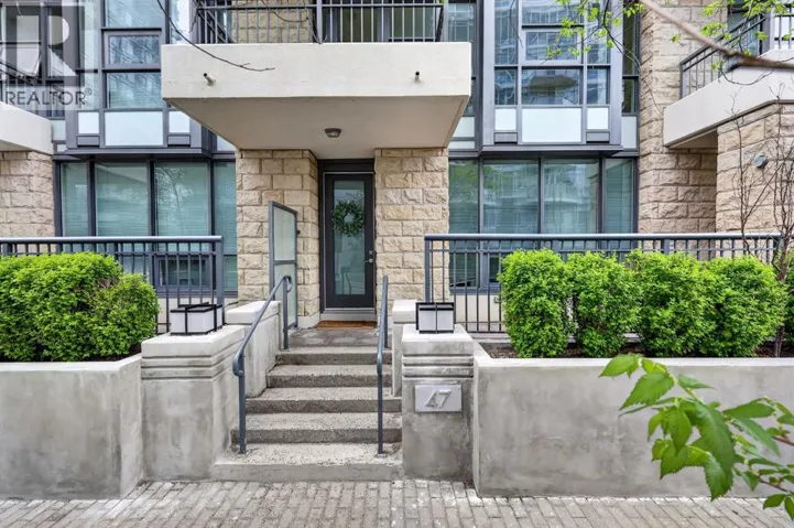 47 Waterfront Mews SW, Calgary, Alberta T2P0W3