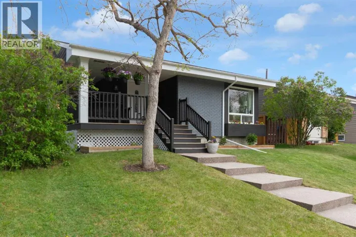 15 Woodglen Road SW, Calgary, Alberta T2W4N8