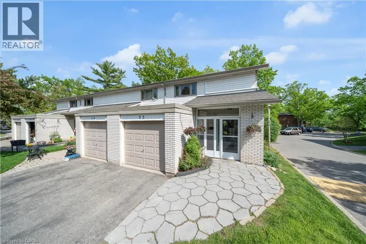 1270 GAINSBOROUGH Drive Unit# 35, Oakville, Ontario M9A0E1