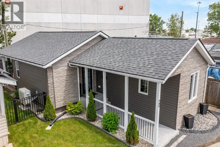 20 BONITA AVENUE, Windsor, Ontario N8W2B5