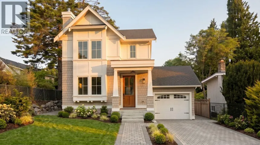 2456 Plumer St, Oak Bay, British Columbia V8S2T8