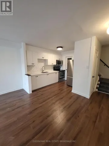 2 - 965 EGLINTON AVENUE W, Toronto (Humewood-Cedarvale), Ontario M6C2C4