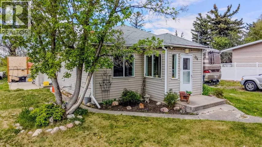 254 N 200 W, Raymond, Alberta T0K2S0
