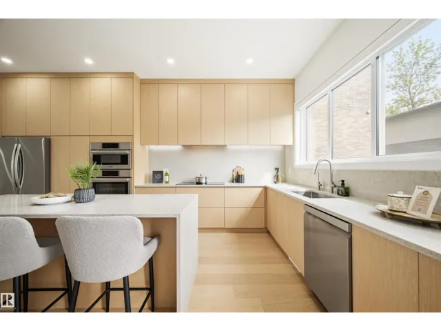 14037 104 AV NW, Edmonton, Alberta T5N0W7