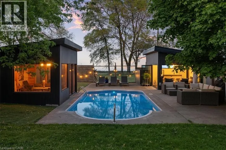 573 BEACH Boulevard, Hamilton, Ontario L8H6X8