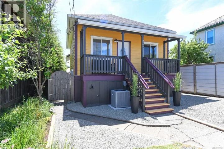 2753 Maryport Ave, Cumberland, British Columbia V0R1S0