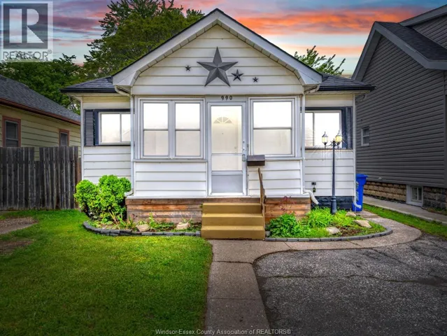 990 Campbell AVENUE, Windsor, Ontario N9B2J2