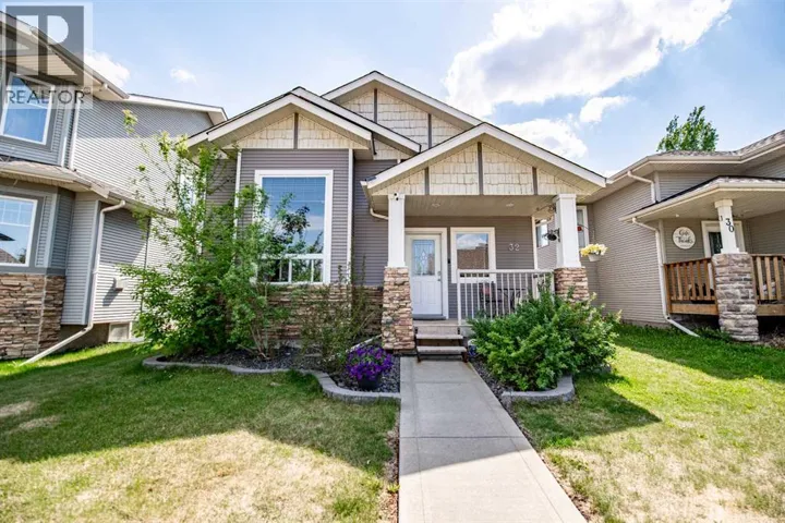 32 Reynolds Road, Sylvan Lake, Alberta T4S0C2