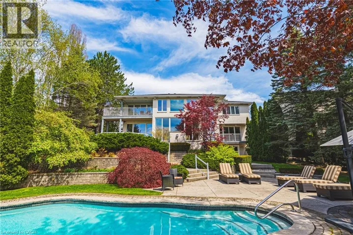 2 ANSLOW Court, Dundas, Ontario L9H6Z2