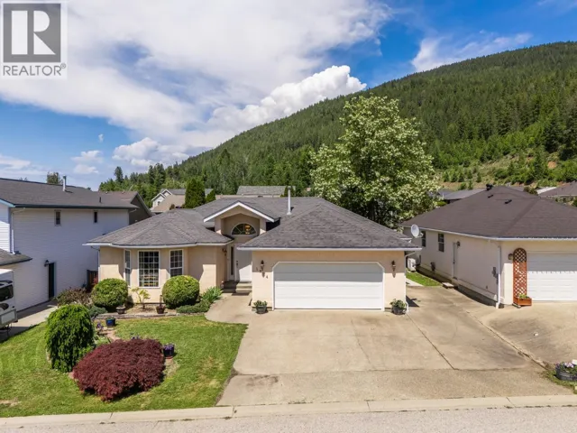 1924 HURL Street, Creston, British Columbia V0B1G4