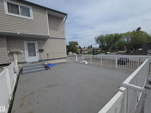 8433 29 AV NW, Edmonton, Alberta T6K3M8