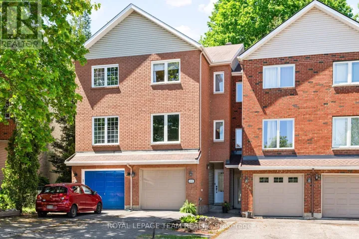 212 PROVENDER AVENUE, Ottawa, Ontario K1K4N7