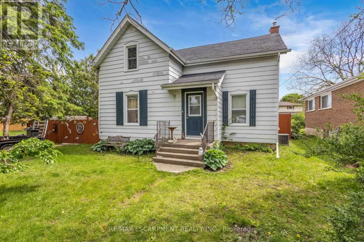35 JAMES AVENUE, Brantford, Ontario N3S6Y2