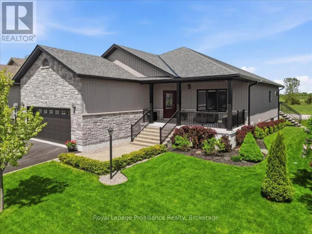 8 DORCHESTER DRIVE, Prince Edward County (Wellington), Ontario K0K3L0