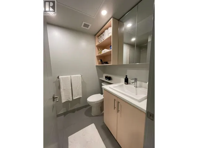 345 DOUGALL Road N Unit# 215, Kelowna, British Columbia V1X3K8