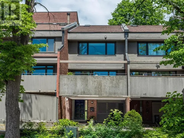 41 PUTMAN AVENUE, Ottawa, Ontario K1M1Z1
